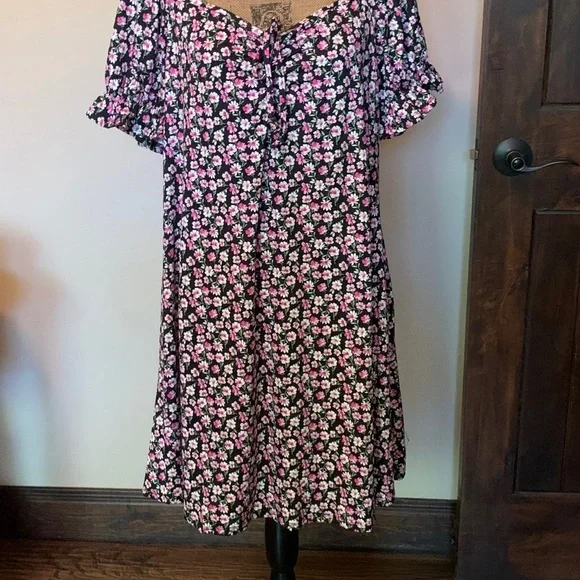 LAST ONE! Darling floral dress-New with tag! - Picture 5 of 5